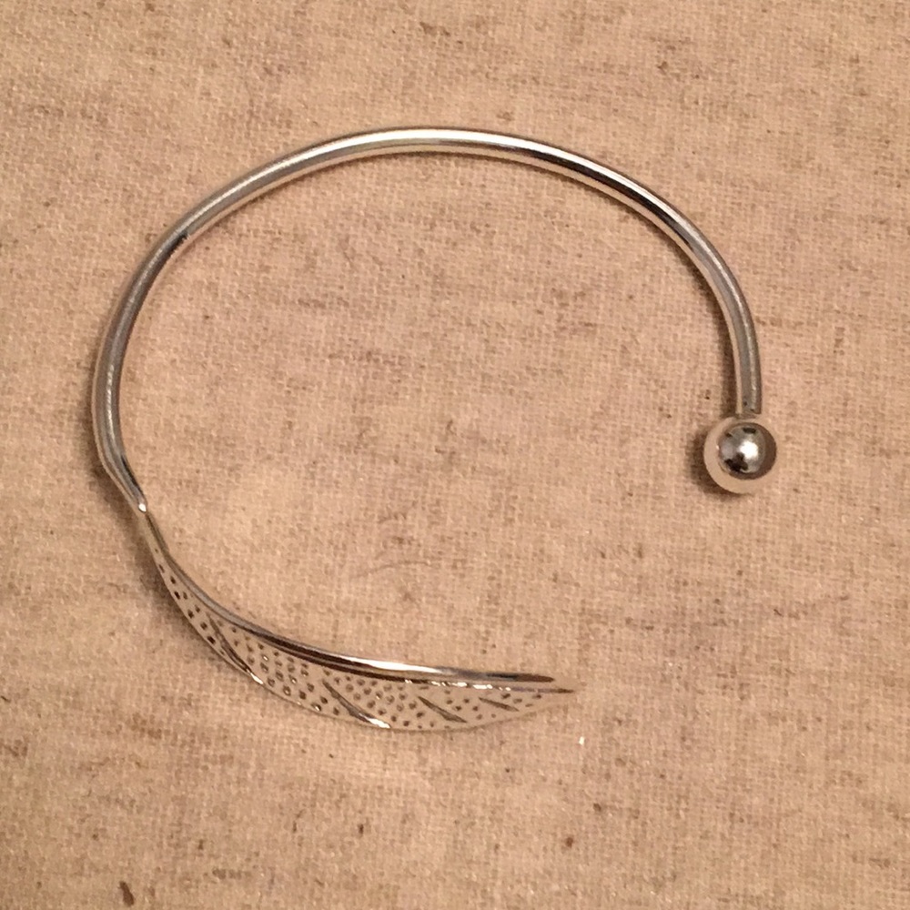 🆕 Leaf Bracelet - Picture 2 of 3